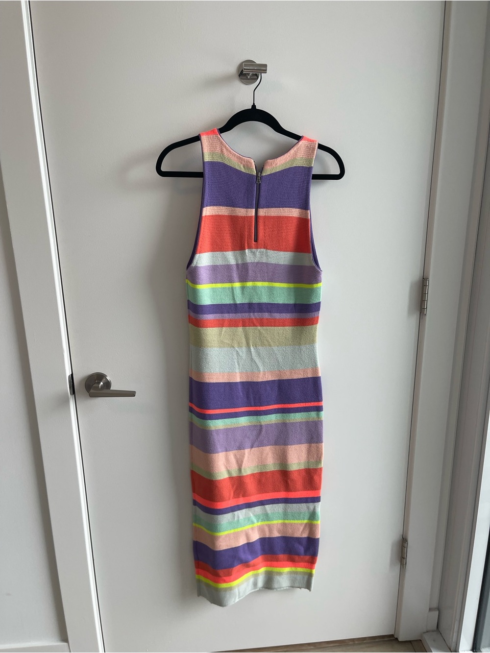 ALICE + OLIVIA Jenner Striped Crewneck Sleeveless Slim Dress - Picture 5 of 6